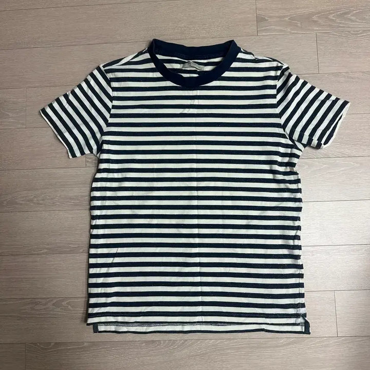 [BUNJANG] Striped Short Sleeve T-Shirt and Shorts Set / 스트라이프 반팔 티셔츠 반바지 세트