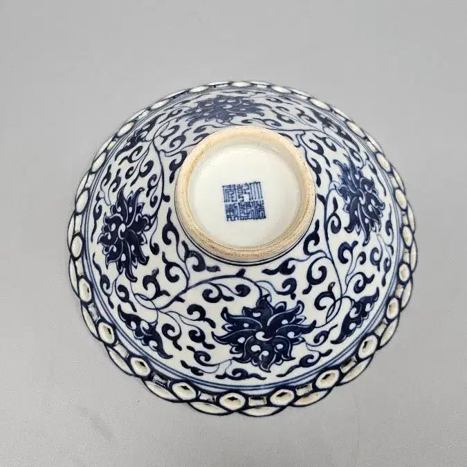 [BUNJANG] Qing Dynasty Qianlong Period Blue and White Porcelain Reticulated Tea Bowl / 대청건륭년제 청화 투각다완