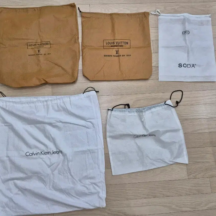 [BUNJANG] Louis Vuitton, Calvin Klein, Soda Dust Bags (5 pcs) / 루이비통, 캘빈클라인 더스트백 5개(장바구니는 필요하시면 함께 드릴께요~