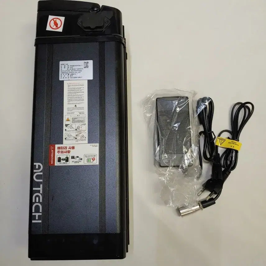 [BUNJANG] AU Tech 48V 7.5Ah Electric Bicycle Battery with Charger and Key / AU테크 48V 배터리 새제품 무상보증 6개월, 충전기포함