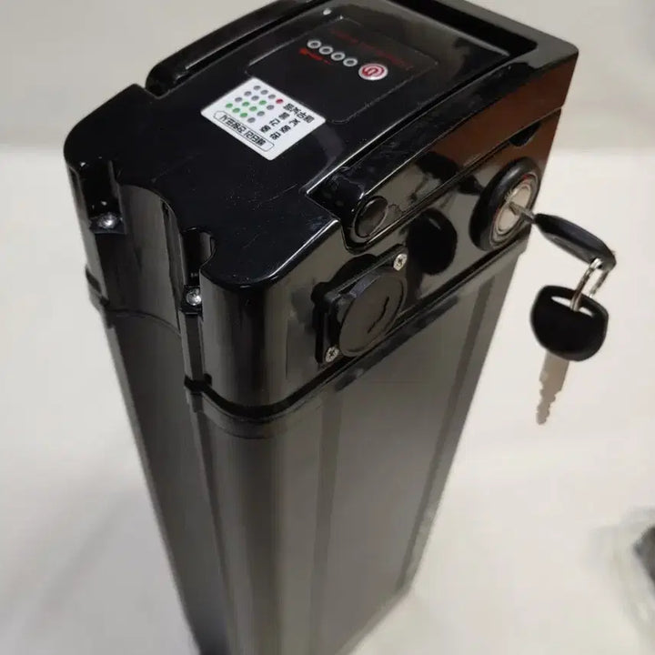 [BUNJANG] AU Tech 48V 7.5Ah Electric Bicycle Battery with Charger and Key / AU테크 48V 배터리 새제품 무상보증 6개월, 충전기포함