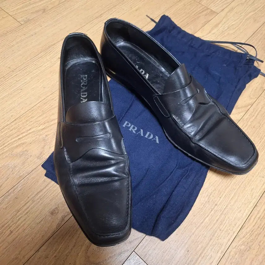 [SOLD OUT] 프라다 로퍼 uk 10 (285-290)