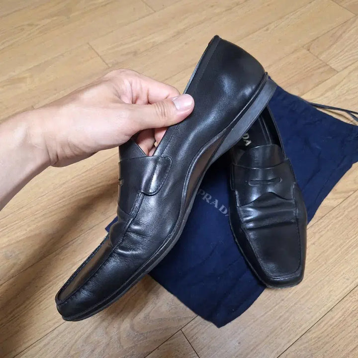 [SOLD OUT] 프라다 로퍼 uk 10 (285-290)
