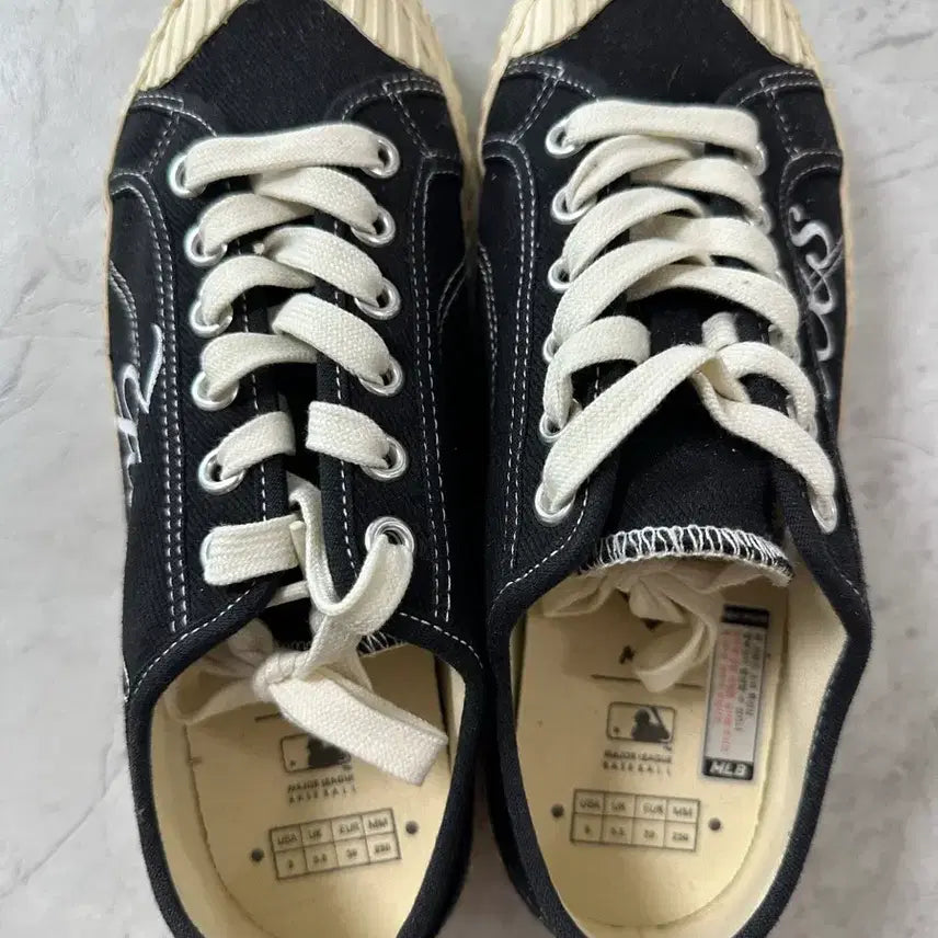 [BUNJANG] New York Yankees Black Canvas Shoes 250mm / 뉴욕 양키스 검정 캔버스화 250mm