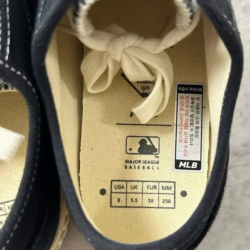 [BUNJANG] New York Yankees Black Canvas Shoes 250mm / 뉴욕 양키스 검정 캔버스화 250mm