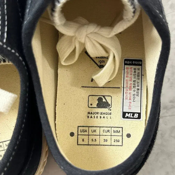 [BUNJANG] New York Yankees Black Canvas Shoes 250mm / 뉴욕 양키스 검정 캔버스화 250mm
