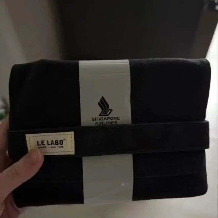 [BUNJANG] Singapore Airlines Business Amenity Pouch with Le Labo Set / 싱가포르 항공 르라보 비즈니스 어메니티 파우치