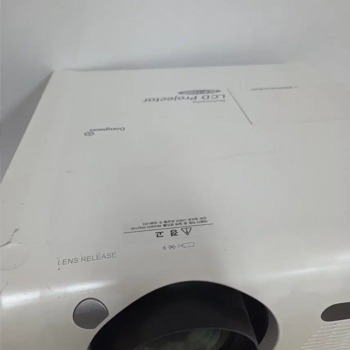 [BUNJANG] Dongwon DLP-1350P 5000 ANSI Lumens Projector with New Lamp / 엄청 밝은 5000안시 빔프로젝터 동원 DLP-1350P (새램프교체 완