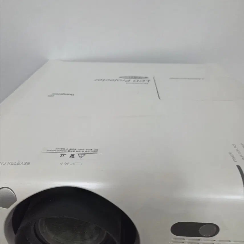 [BUNJANG] Dongwon DLP-1350P 5000 ANSI Lumens Projector with New Lamp / 엄청 밝은 5000안시 빔프로젝터 동원 DLP-1350P (새램프교체 완