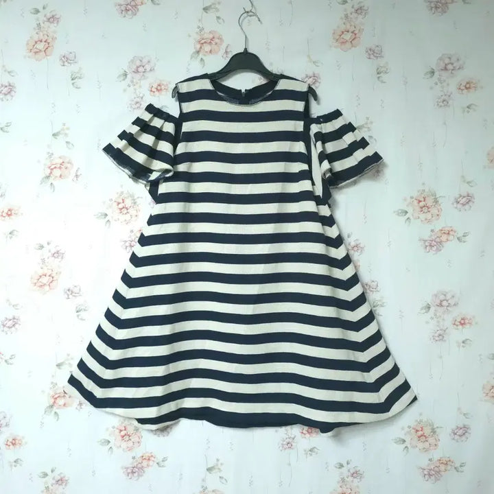 [BUNJANG] VOV Off-Shoulder Striped Mini Dress (Size 55-66) / 보브 VOV 오숄더 원피스 55~66