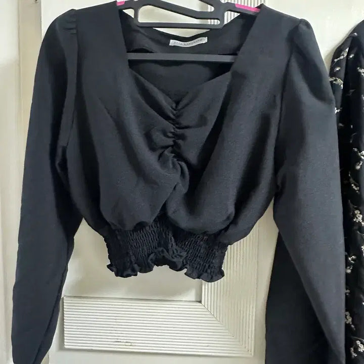 [BUNJANG] Black Square Neck Shirring Crop Blouse (Set of 4) / 블랙 스퀘어넥 셔링 크롭 블라우스(총 4벌)