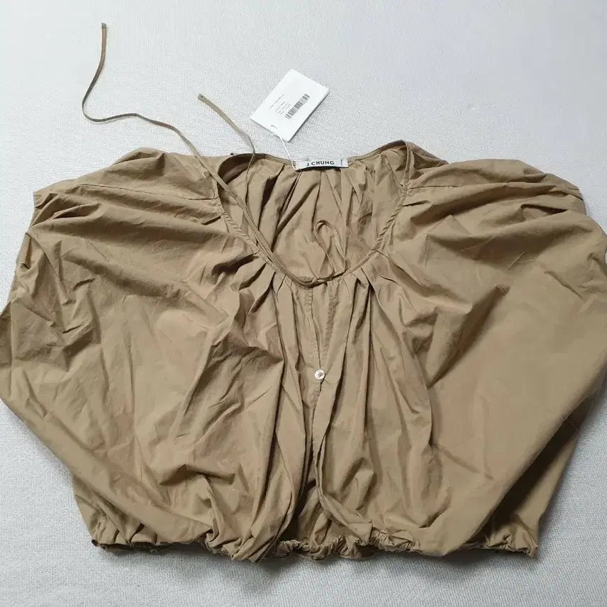 [BUNJANG] J.chung Puff Sleeve Shirring Blouse Beige One Size / J.chung 퍼프 소매 셔링 블라우스 베이지 프리사이즈