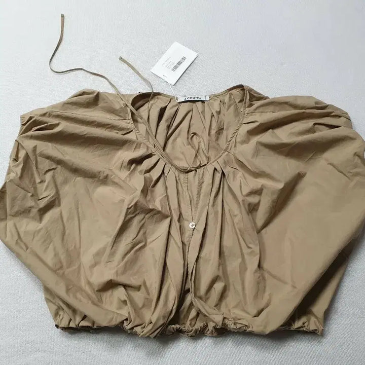 [BUNJANG] J.chung Puff Sleeve Shirring Blouse Beige One Size / J.chung 퍼프 소매 셔링 블라우스 베이지 프리사이즈