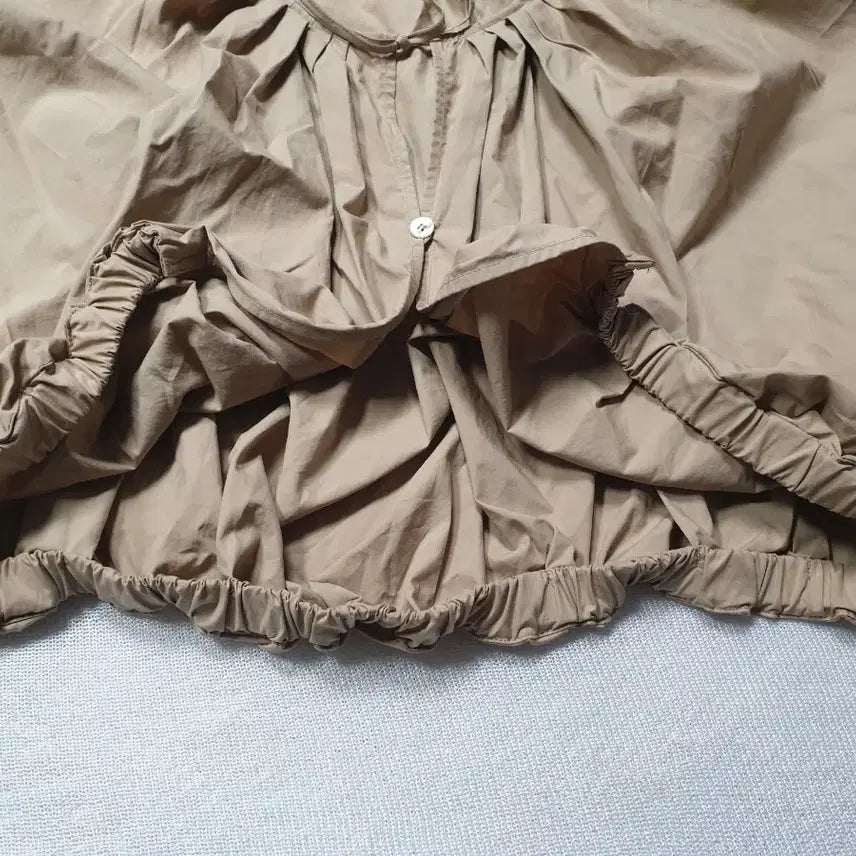 [BUNJANG] J.chung Puff Sleeve Shirring Blouse Beige One Size / J.chung 퍼프 소매 셔링 블라우스 베이지 프리사이즈