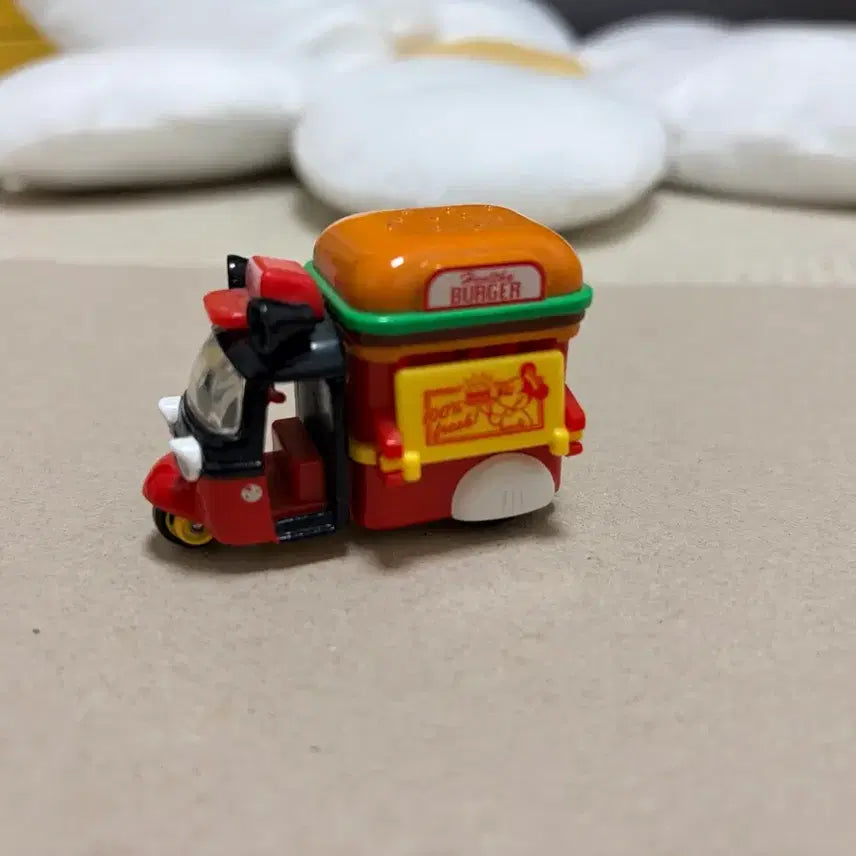 [BUNJANG] Tomica Miniature Car Hamburger Food Truck / 토미카 미니카 햄버거 푸드트럭