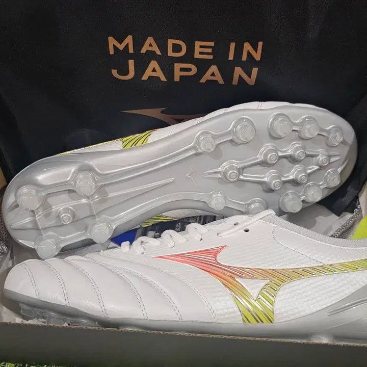[BUNJANG] Mizuno Morelia Neo 5 Beta JPN AG Cleats Prism White / [새상품]모렐리아 네오5 베타 JPN AG Prism White팩