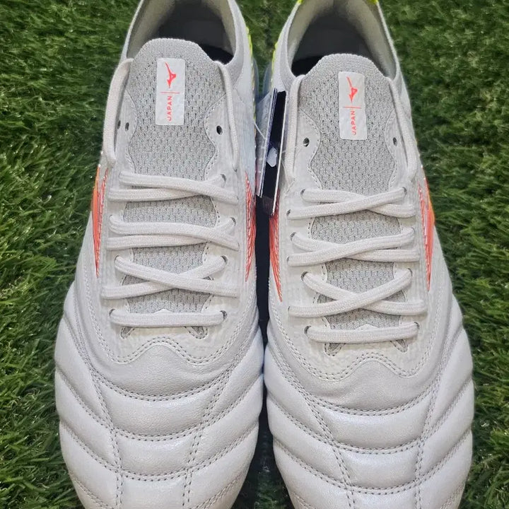 [BUNJANG] Mizuno Morelia Neo 5 Beta JPN AG Cleats Prism White / [새상품]모렐리아 네오5 베타 JPN AG Prism White팩