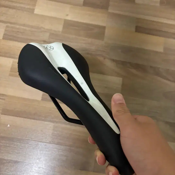 [BUNJANG] Selle Italia Unknown Saddle / 오래오 언노운 안장 팝니다
