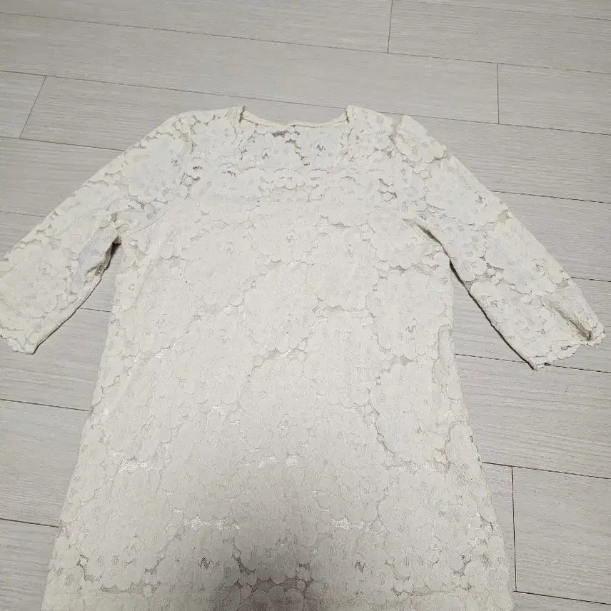 [BUNJANG] Louis Angel Days Pure Flower Lace Square Neck Blouse Size S / 루이스엔젤 데이즈 퓨어 플라워 레이스 스퀘어넥 블라우스 S사이즈