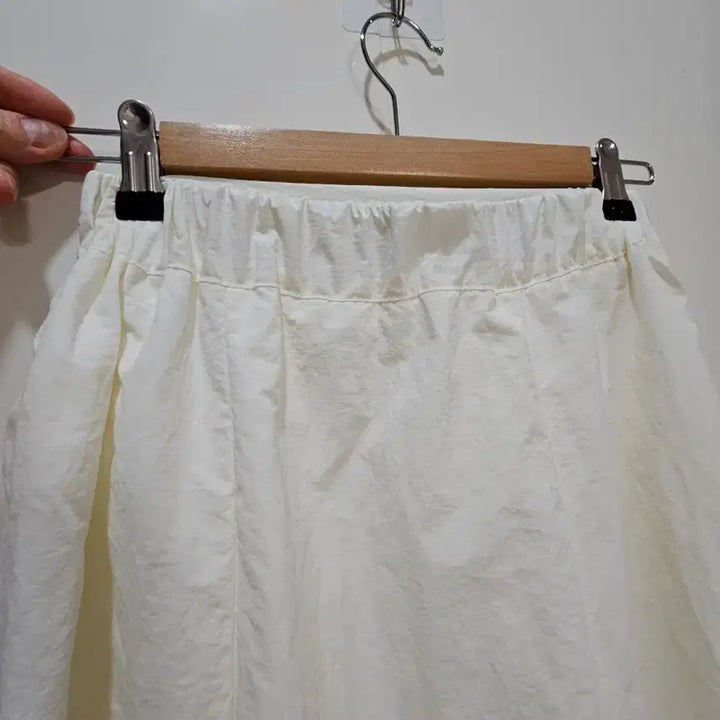 [BUNJANG] Ivory Long Skirt with Half Elastic Waistband / 바스락  롱스커트