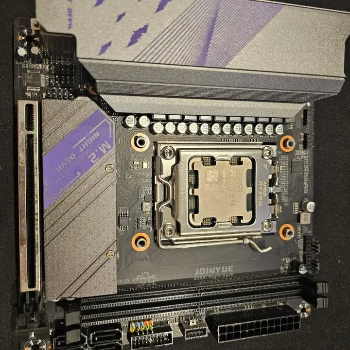 [BUNJANG] Gigabyte B650I AORUS Ultra "Night Demon" Motherboard &amp; AMD Ryzen 5 7500F CPU Bundle / B650I 밤악마 +7500f