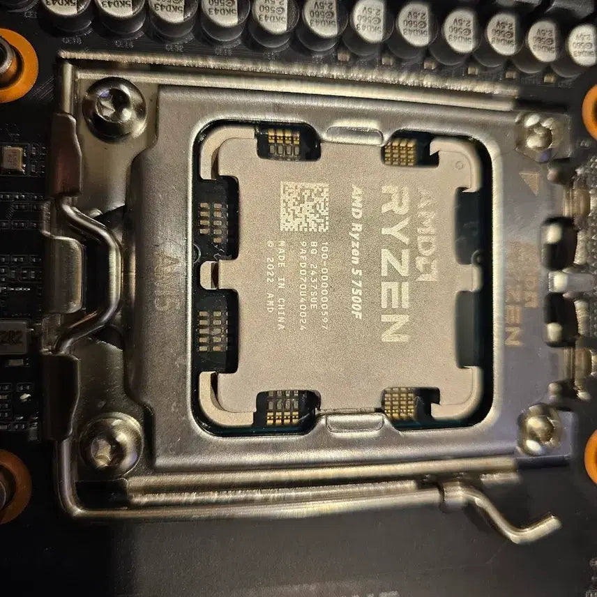 [BUNJANG] Gigabyte B650I AORUS Ultra "Night Demon" Motherboard &amp; AMD Ryzen 5 7500F CPU Bundle / B650I 밤악마 +7500f