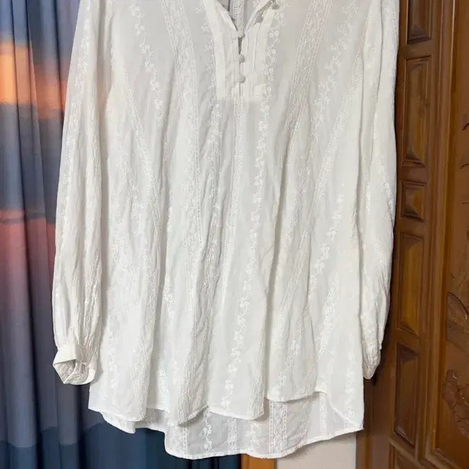 [BUNJANG] Sogeum Vintage Embroidered Blouse / 소금빈티지 자수 블라우스