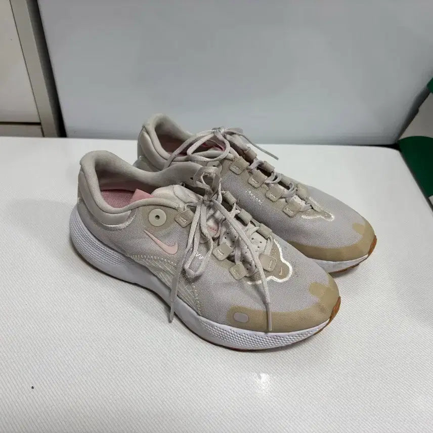 [SOLD OUT] (상태 최상)나이키 이스케이프 런닝화 240