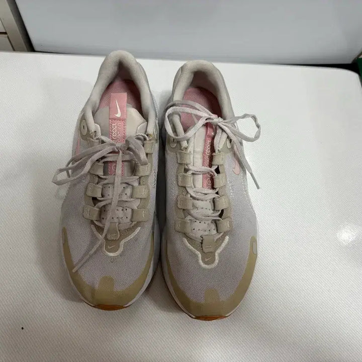 [SOLD OUT] (상태 최상)나이키 이스케이프 런닝화 240