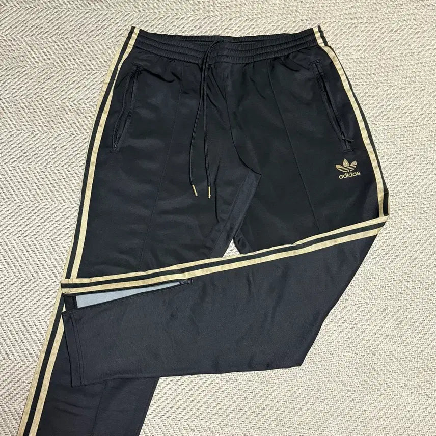 [BUNJANG] Adidas Track Pants Black Gold Three Stripes Zipper / 아디다스 트랙 팬츠 블랙 골드 삼선 지퍼