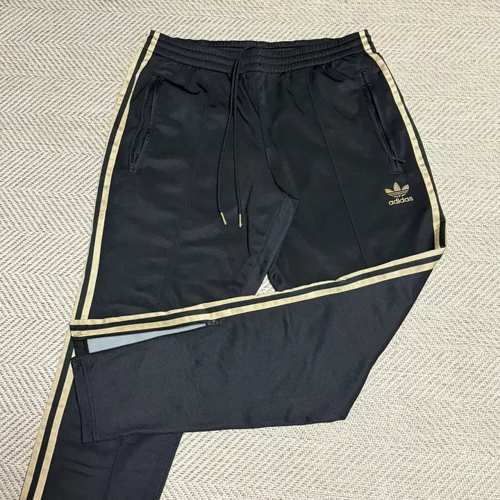 [BUNJANG] Adidas Track Pants Black Gold Three Stripes Zipper / 아디다스 트랙 팬츠 블랙 골드 삼선 지퍼