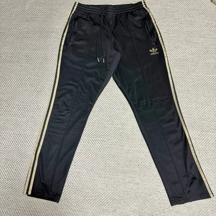 [BUNJANG] Adidas Track Pants Black Gold Three Stripes Zipper / 아디다스 트랙 팬츠 블랙 골드 삼선 지퍼