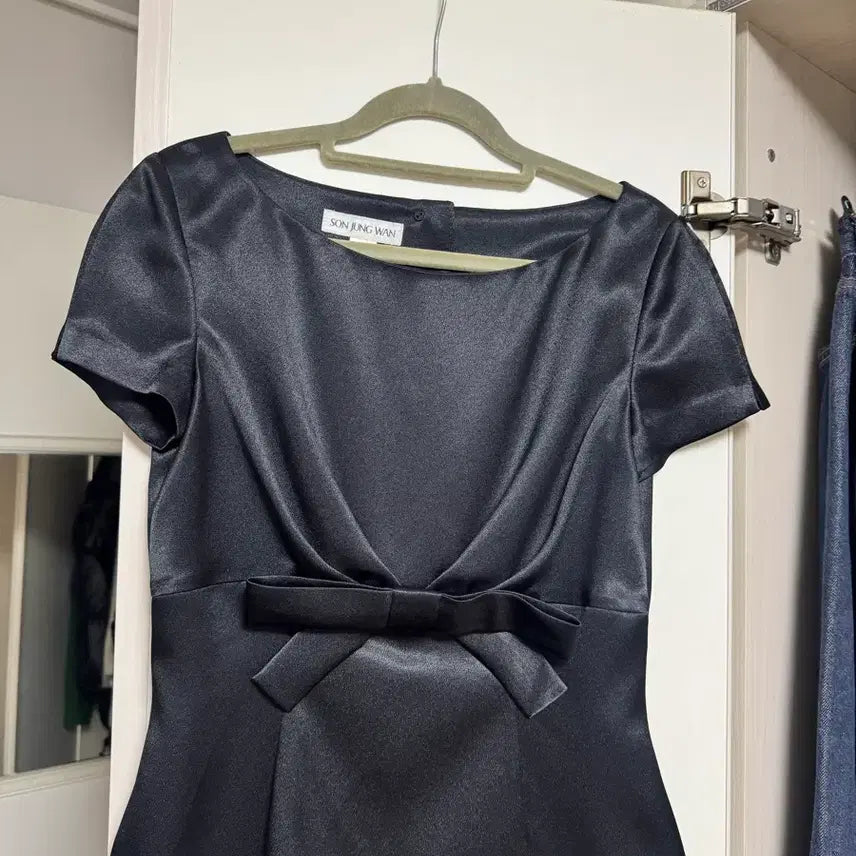 [BUNJANG] Son Jung Wan Black Satin Ribbon Blouse / 손정완 디자이너 브랜드 블랙 새틴 리본 블라우스