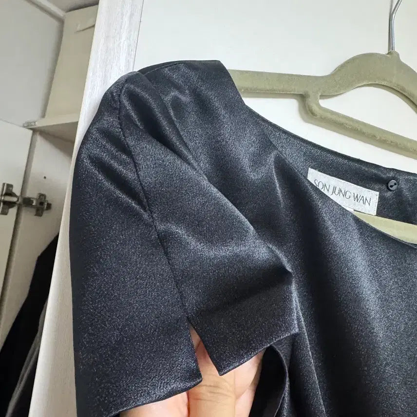 [BUNJANG] Son Jung Wan Black Satin Ribbon Blouse / 손정완 디자이너 브랜드 블랙 새틴 리본 블라우스