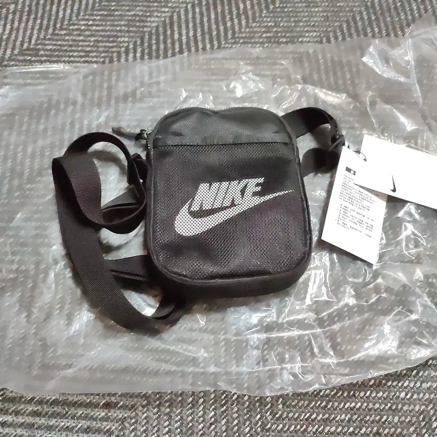 [BUNJANG] Nike Heritage Crossbody Bag / 나이키 헤리티지 크로스바디백 새제품