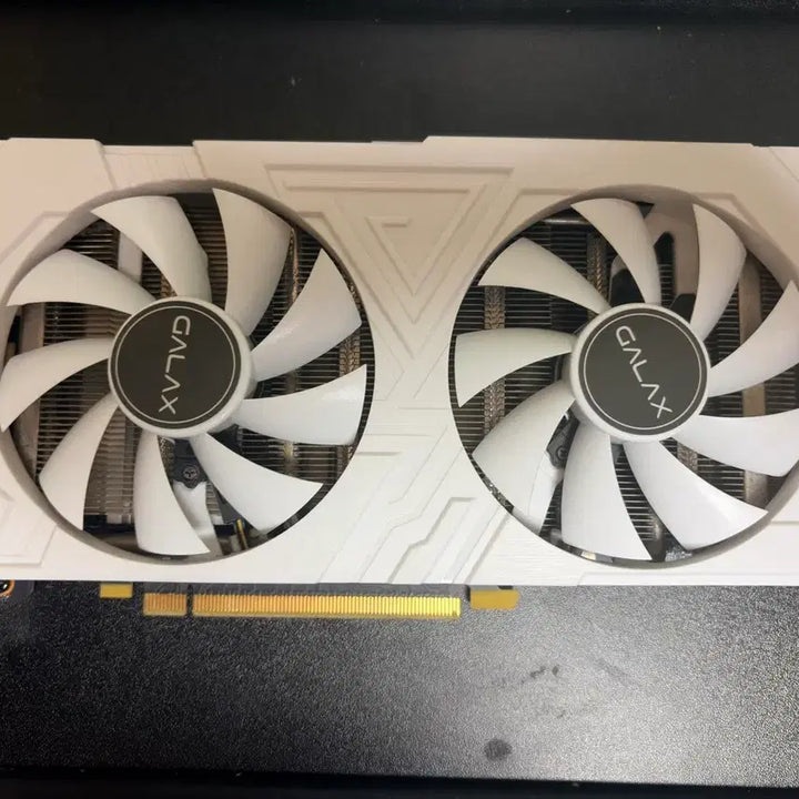 [BUNJANG] NVIDIA GeForce GTX 1660 Super White Graphics Card / GTX1660super 화이트 팝니다