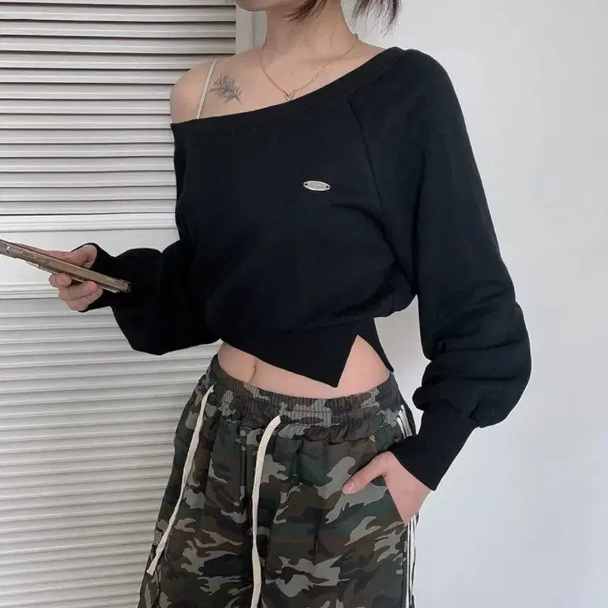 [BUNJANG] The Pink Off-Shoulder Slit Crop Sweatshirt / (새상품) 더핑크 오프숄더 트임 크롭 맨투맨