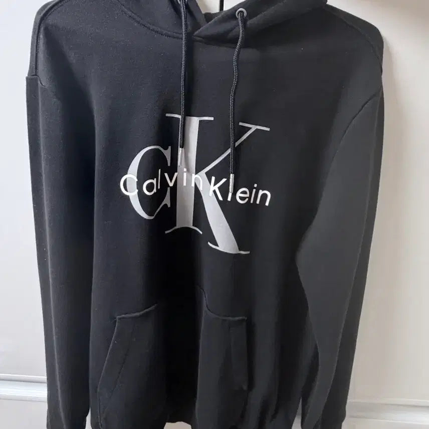 [BUNJANG] Calvin Klein Black Hoodie (Unisex) / 캘빈클라인 블랙 후드티 남여공용 슬림핏 교신 가능