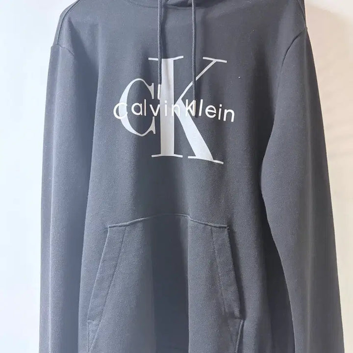 [BUNJANG] Calvin Klein Black Hoodie (Unisex) / 캘빈클라인 블랙 후드티 남여공용 슬림핏 교신 가능