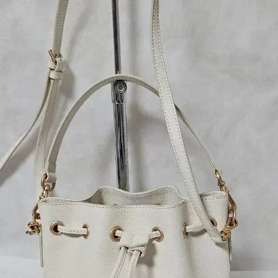 [BUNJANG] Couronne Ivory Bucket Bag / 쿠론 아이보리 버킷백