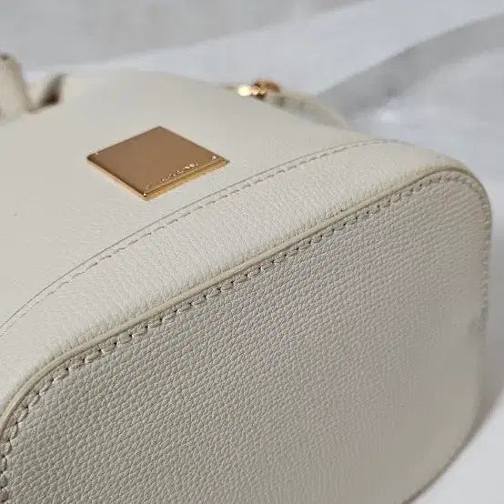 [BUNJANG] Couronne Ivory Bucket Bag / 쿠론 아이보리 버킷백