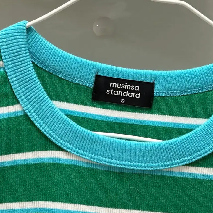 [BUNJANG] MUSINSA WOMENS Striped Slim Crop Short Sleeve T-Shirt / 무신사 우먼즈 스트라이프 슬림 크롭 반팔 티셔츠
