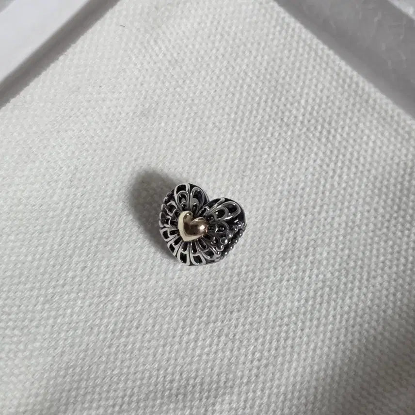[BUNJANG] Pandora 14K Gold &amp; Sterling Silver 925 Heart Charm / 14k골드 &amp; 실버 925 ]  Pandora 판도라 gold heart