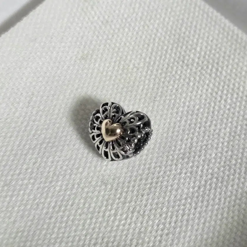 [BUNJANG] Pandora 14K Gold &amp; Sterling Silver 925 Heart Charm / 14k골드 &amp; 실버 925 ]  Pandora 판도라 gold heart