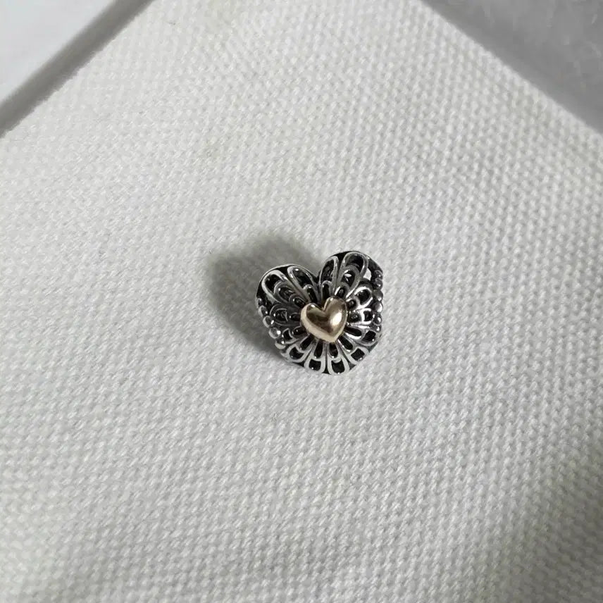 [BUNJANG] Pandora 14K Gold &amp; Sterling Silver 925 Heart Charm / 14k골드 &amp; 실버 925 ]  Pandora 판도라 gold heart