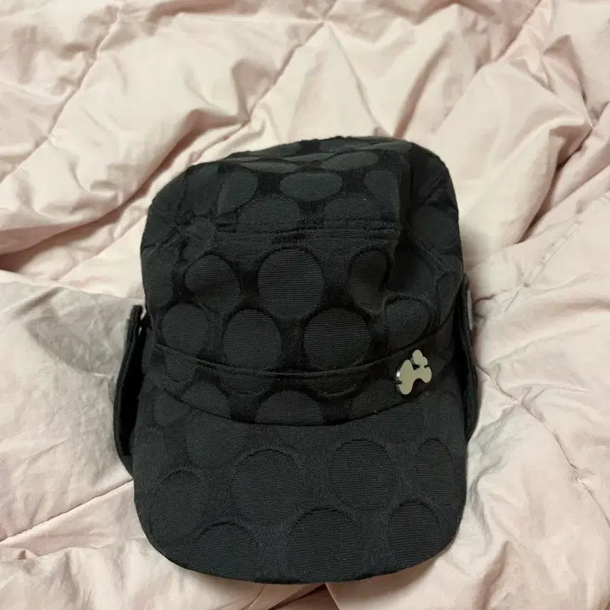 [BUNJANG] Hug Your Skin Lace Button Flap Cap Black / 허그유어스킨 레이스 버튼 플랩 캡 블랙