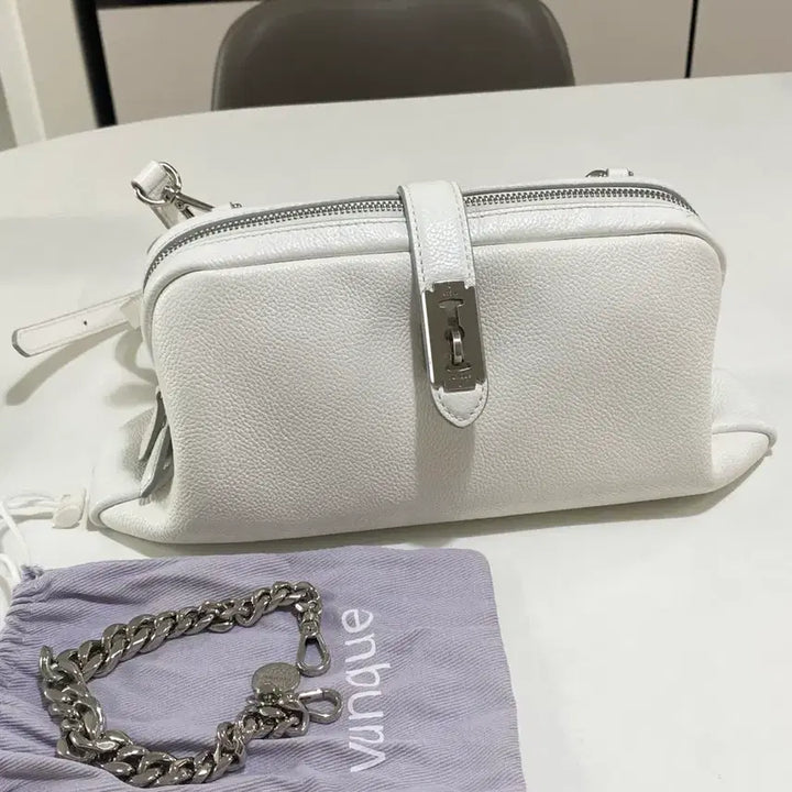 [BUNJANG] Boonk Tote Clutch with Metal Chain Strap / 분크 토크 클러치 메탈 체인 스트랩 포함
