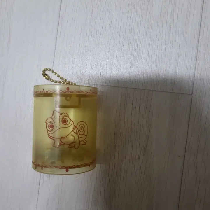 [BUNJANG] Tangled Lantern Pascal Gacha Keyring / 라푼젤 랜턴 LED 파스칼 가챠 키링