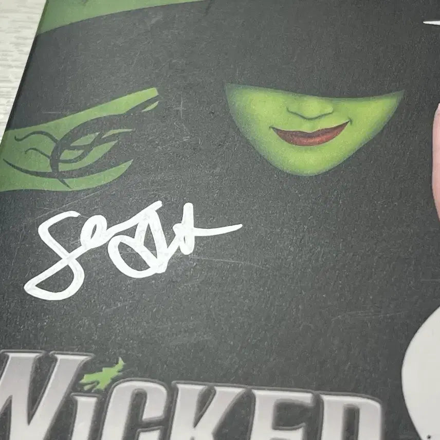 [BUNJANG] Wicked Musical Autographed CD Album 15th Anniversary Special Edition / 뮤지컬 위키드 친필싸인 cd 앨범 15주년 기념 스페셜 에디션