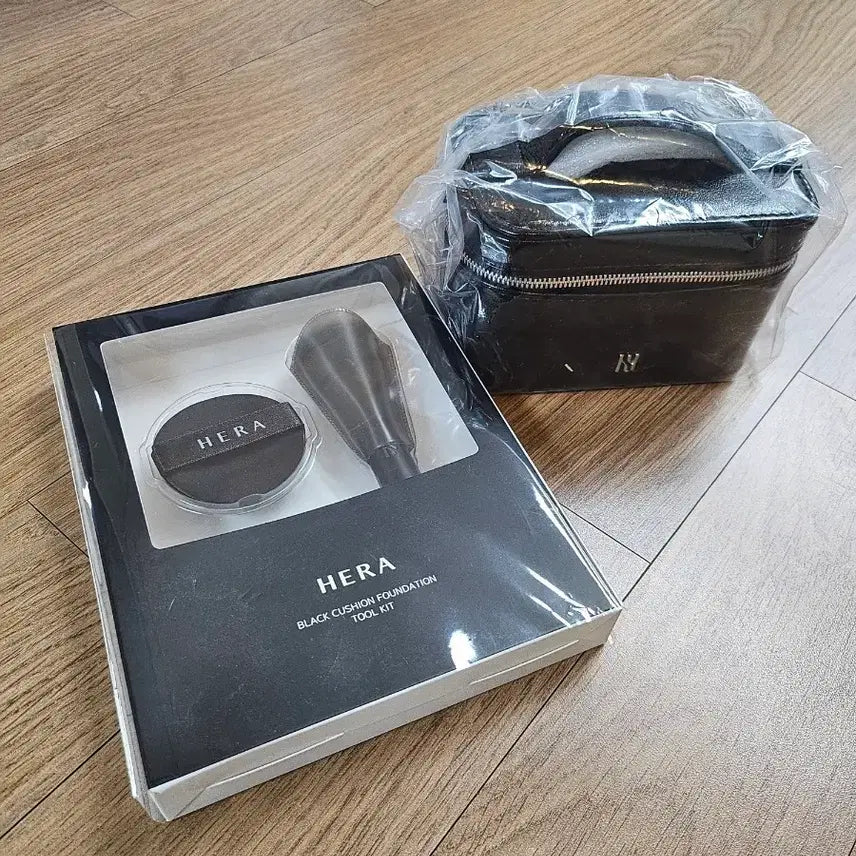 [SOLD OUT] 헤라 블랙쿠션 파운데이션 툴 키트 파우치 세트